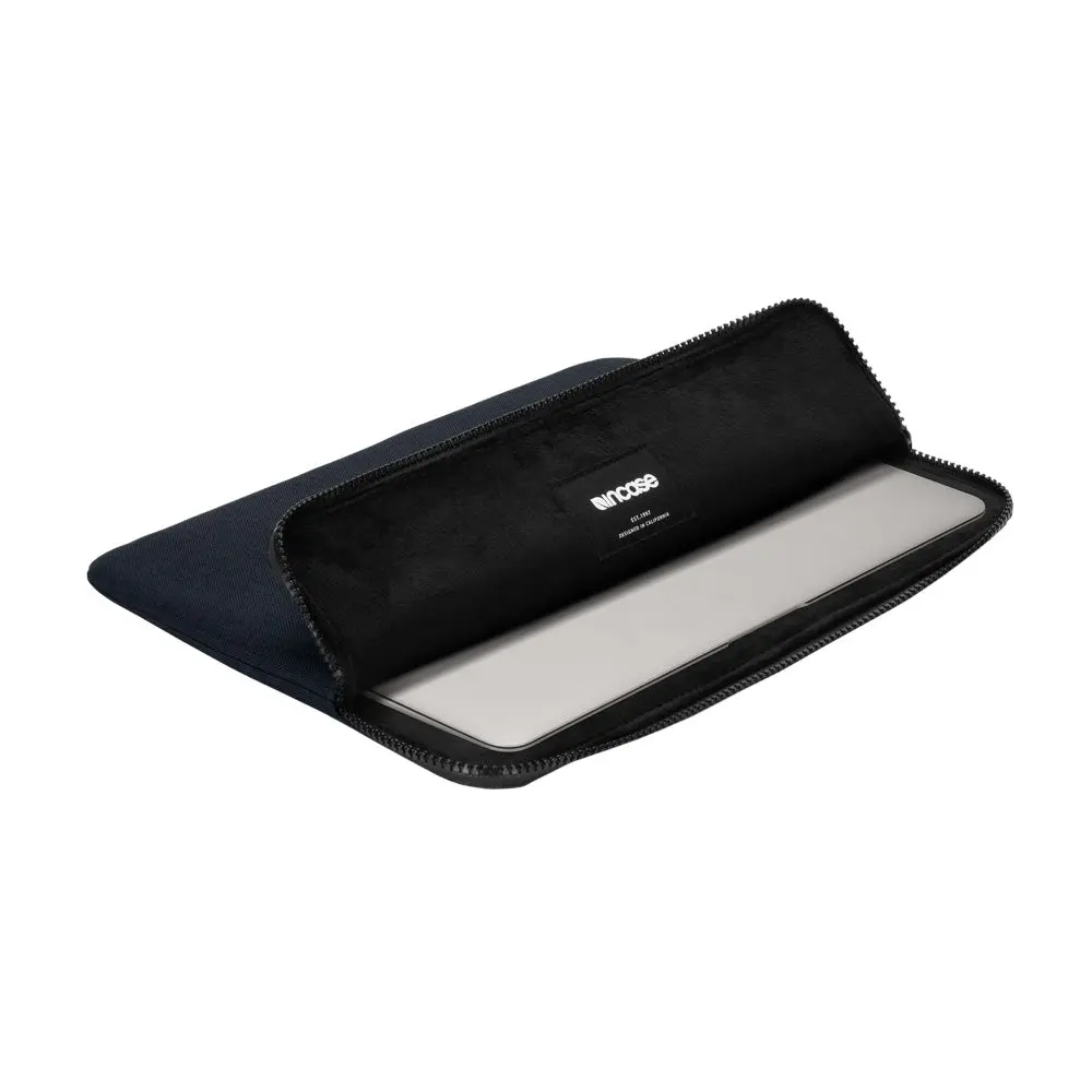 Incase Slim Sleeve for 13-inch Laptop - Image 3
