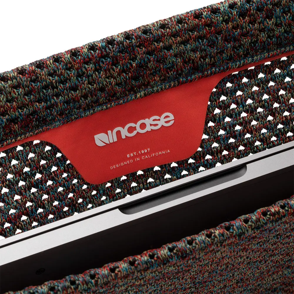 Incase Slip Sleeve for 16-inch Laptop - Image 4