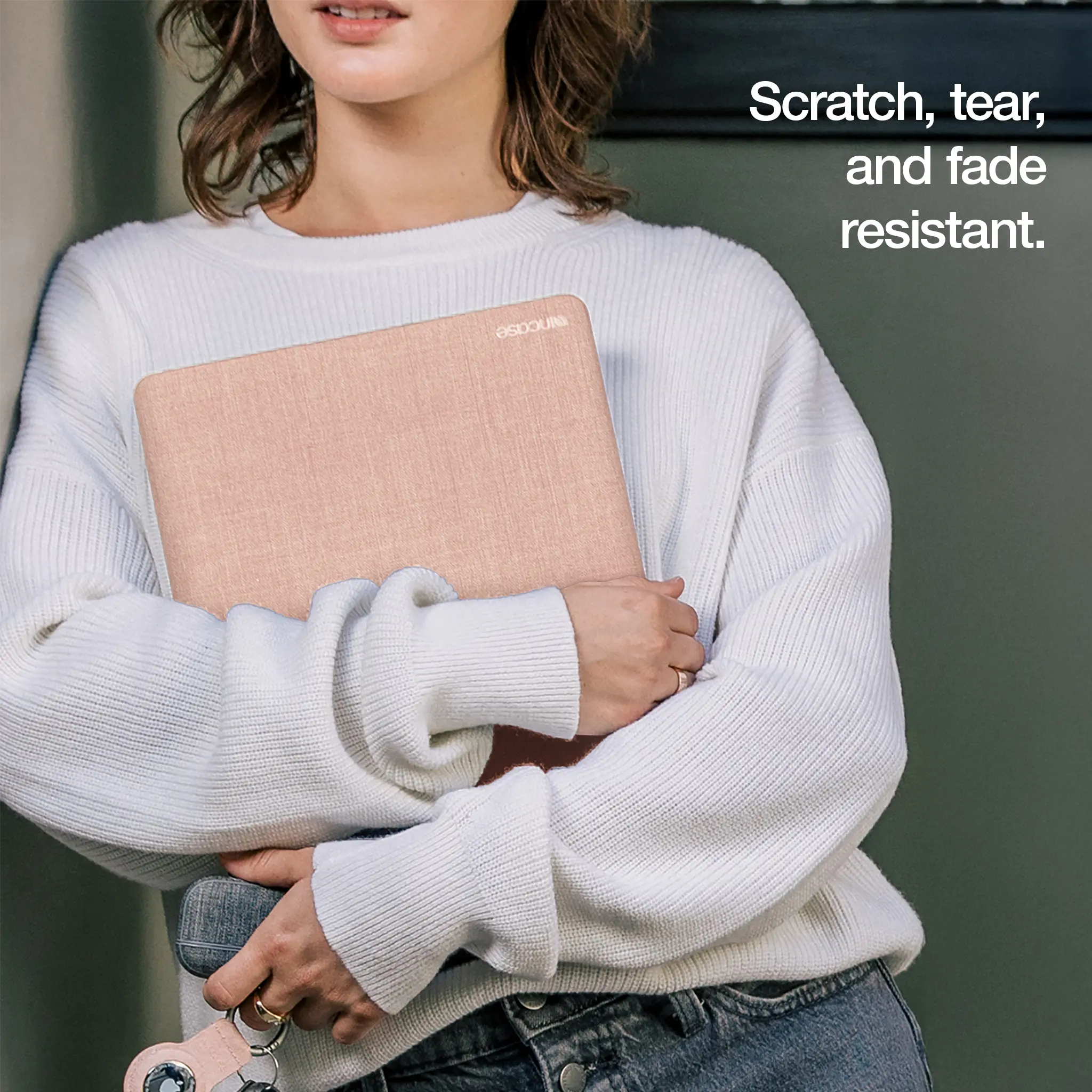 Incase Textured Hardshell with Woolenex for MacBook Pro 16" - Image 4