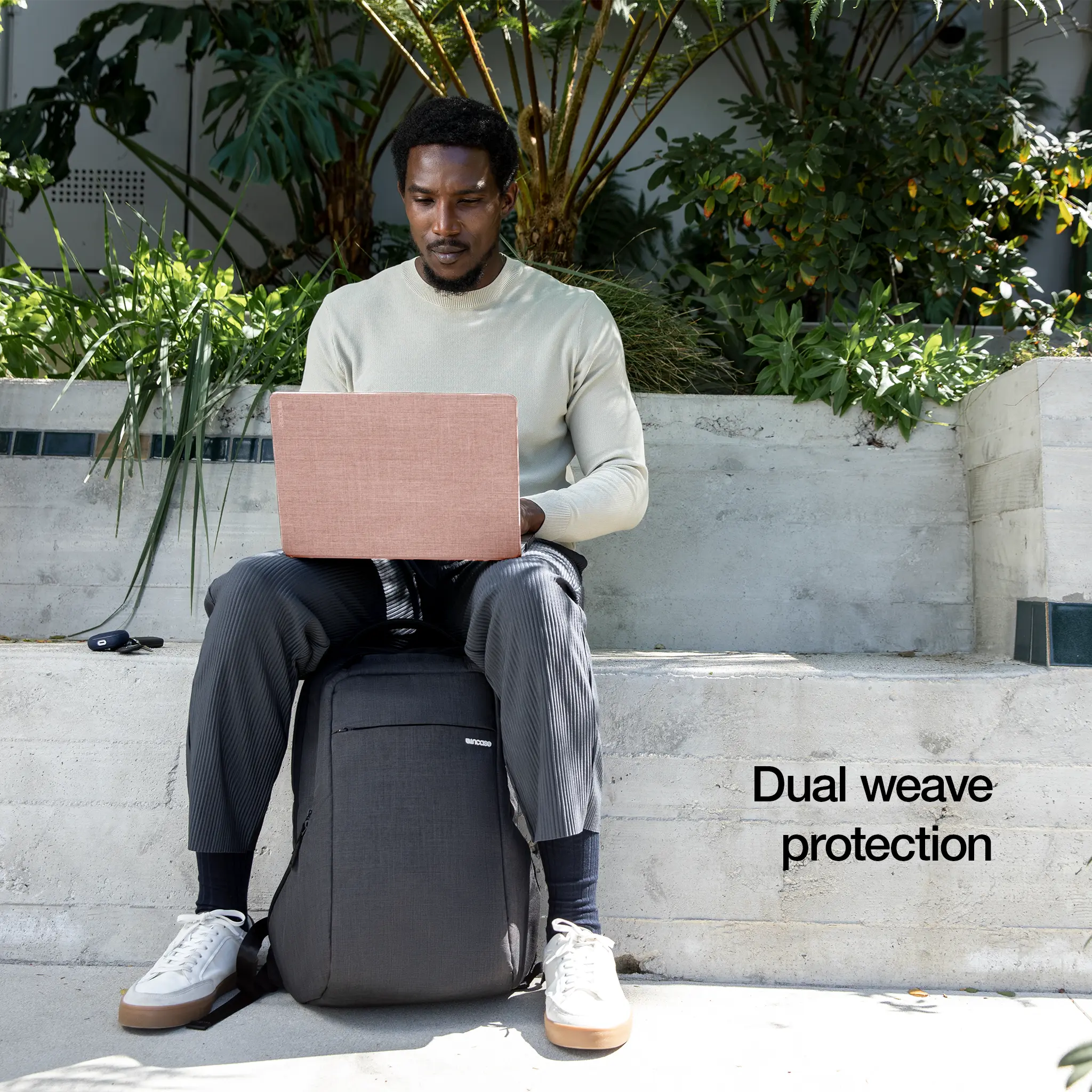 Incase Textured Hardshell with Woolenex for MacBook Pro 16" - Image 6