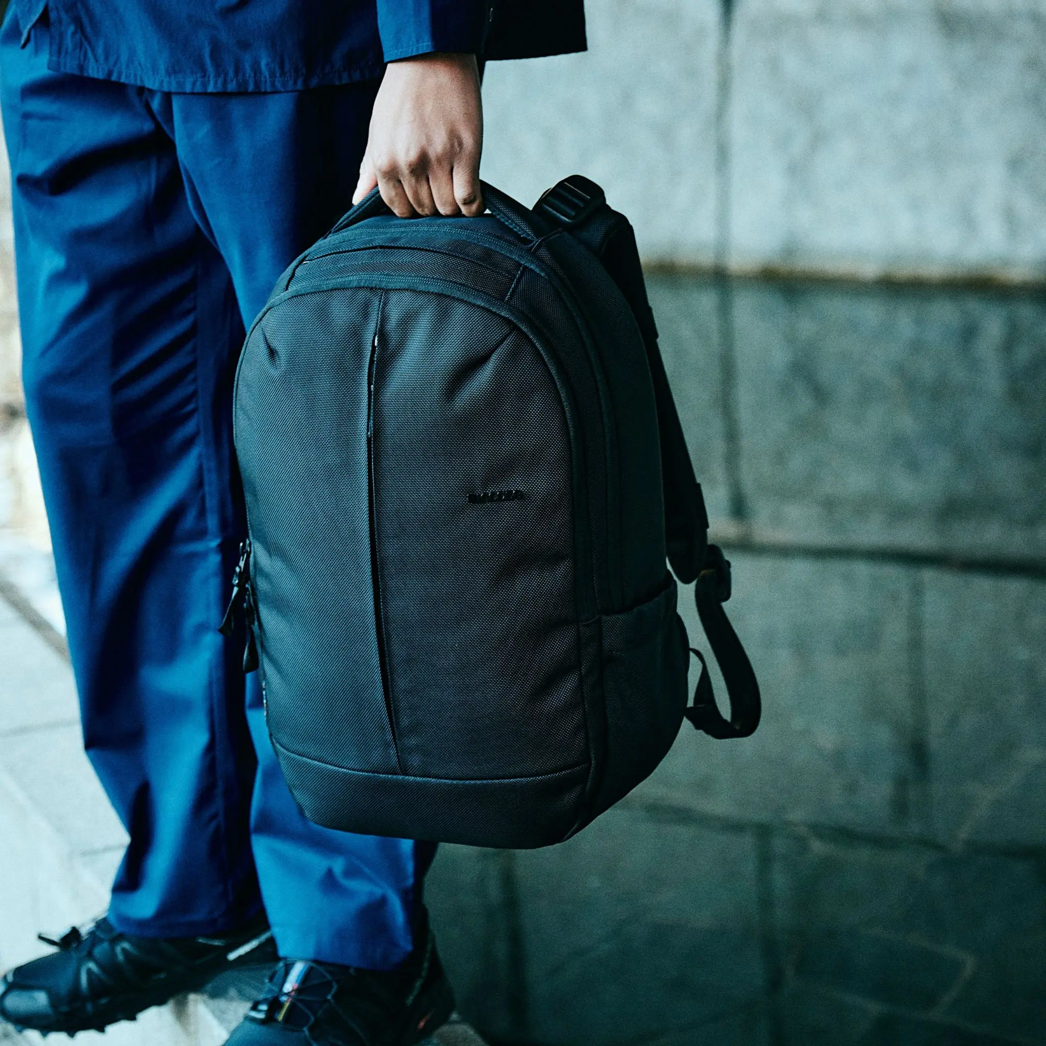 Incase Tracks Backpack - 18L - Image 2